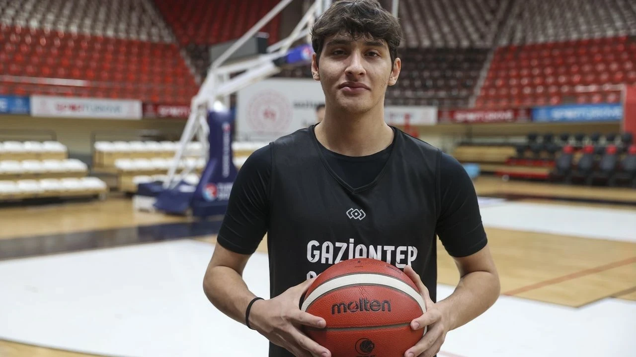 Gaziantep Basketbol'un Arda Emir Sivas, U20 Milli Takım'a bir kez daha çağrıldı!