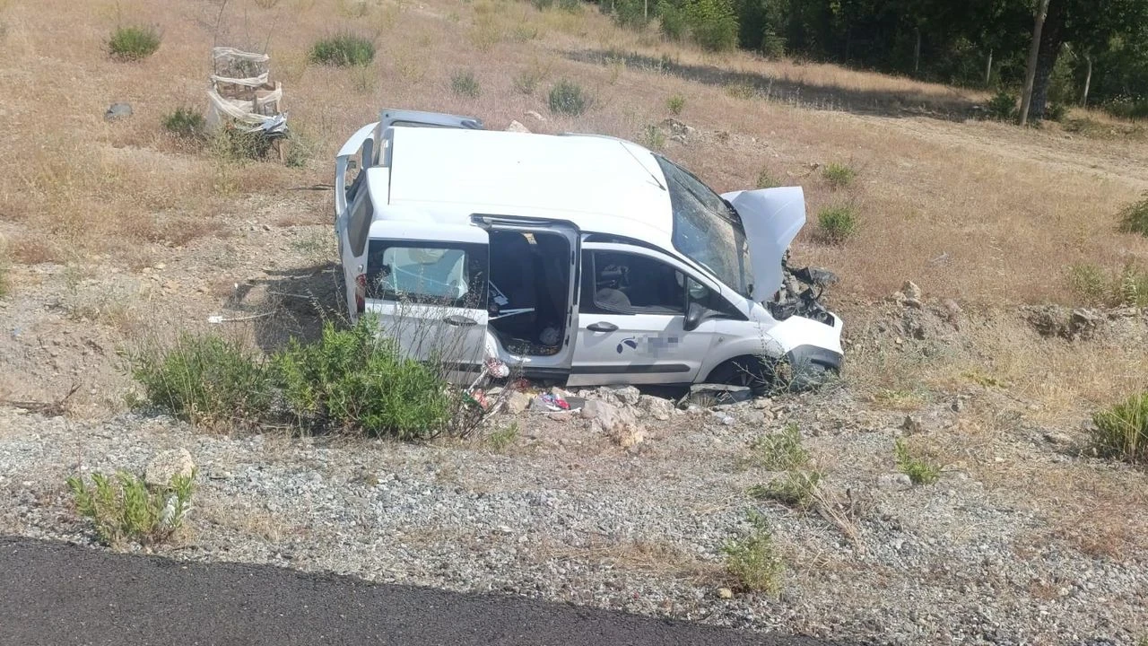 Gündoğmuş'ta Şarampole Uçan Araçta Sürücü Yaralandı, Trafik Güvenliği Sorunları Gündemde