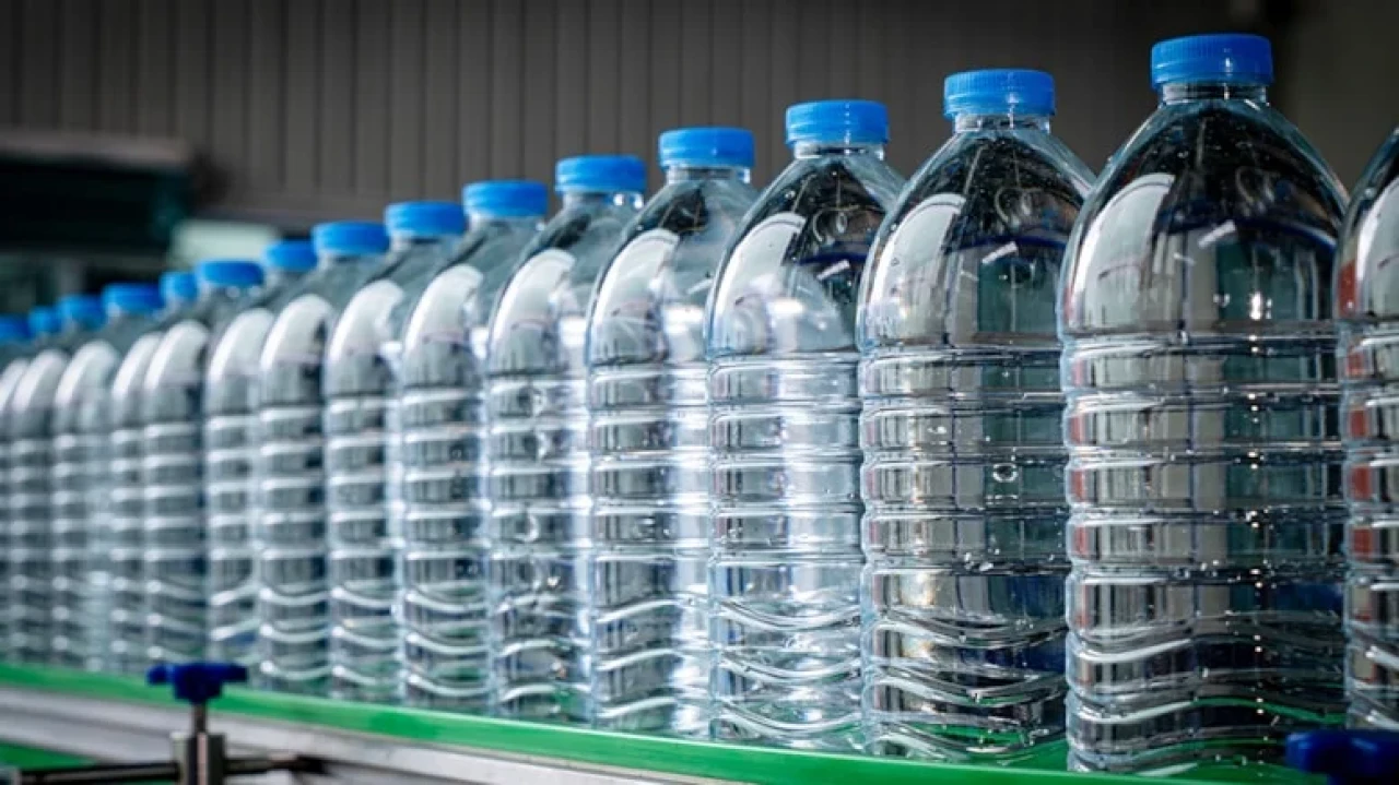 Fransa'da AUCHAN suyu geri çağrıldı, Pseudomonas bakterisi nedeniyle tüketiciye iade uyarısı yaptı.