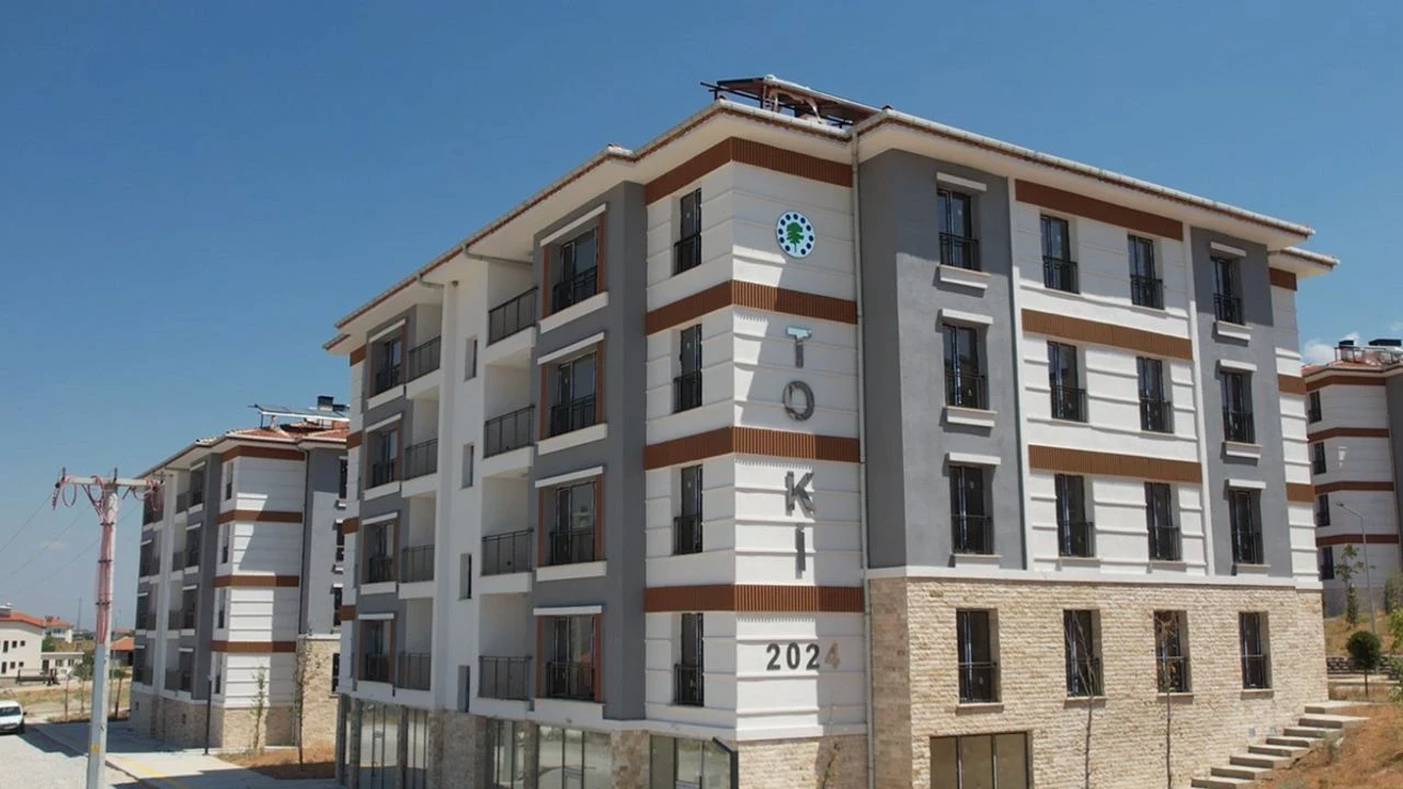 Yeni Konutlar 2025'te Hak Sahiplerine Teslim Edilecek, Konforlu Yaşam Alanları Sunuyor