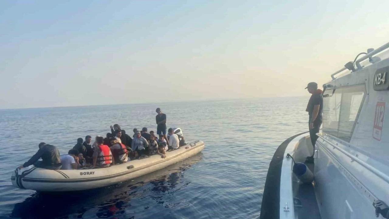 Bodrum'da 37 düzensiz göçmen kurtarıldı, 2 kaçakçı gözaltında!
