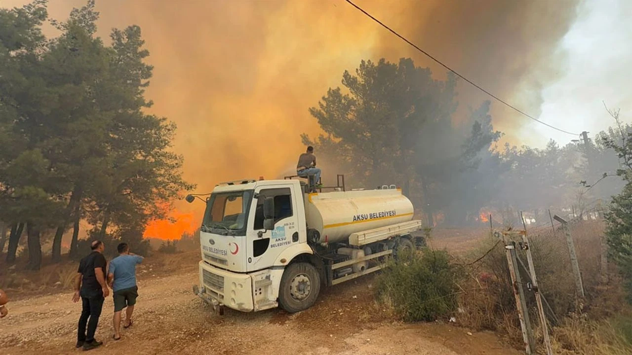 Antalya'da Orman Yangını Paniği: Ekipler Hızla Müdahale Etti