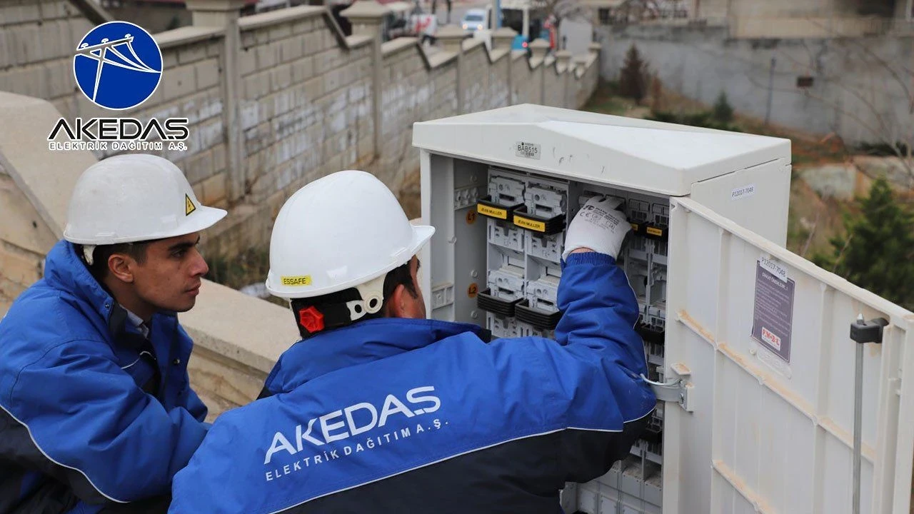 Kahramanmaraş'ta Sıcak Hava Elektrik Kesintilerini Tetikledi, AKEDAŞ Sürekli Müdahale Ediyor