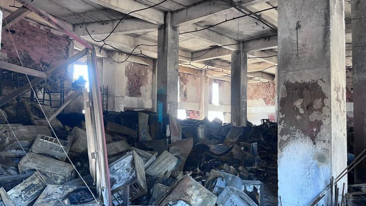 Buca'da Yangın Sonrası Temizlik Yok, Esnaf Tehlikeye Ve Çaresizliğe Mahkum!