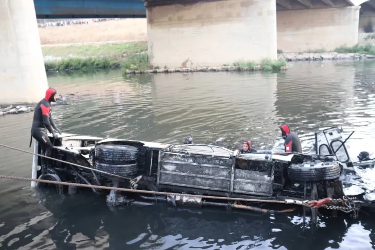 Cezayir'de otobüs köprüden nehre düştü: 18 ölü, 24 yaralı