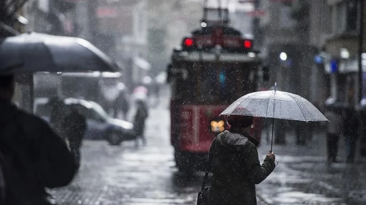 İstanbul'da sıcaklık 30 derece, sağanak ve fırtına uyarısı!
