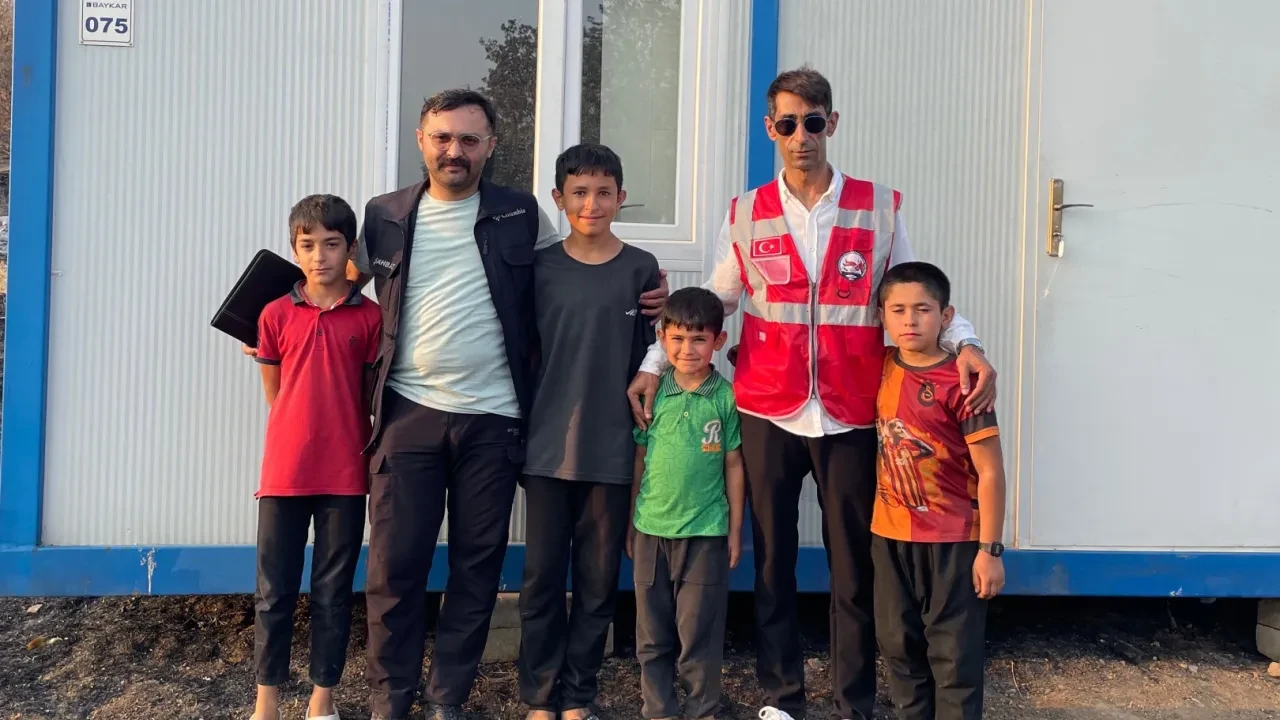 Yangın sonrası çocuklara bisiklet desteğiyle moral olan Ülkü Ocakları, dayanışma örneği sergiledi.