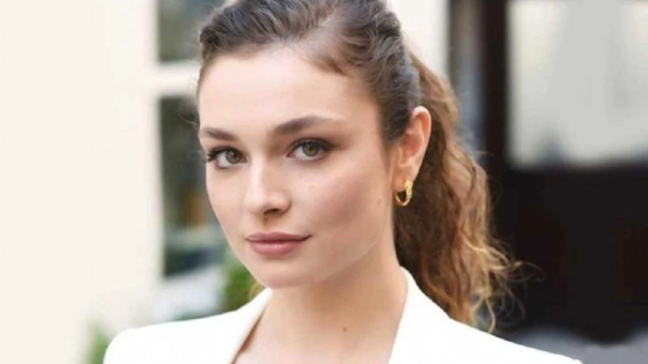 Serra Arıtürk: Genç Şarkıcının Hayatı ve Kimliği Hakkında Bilgiler!