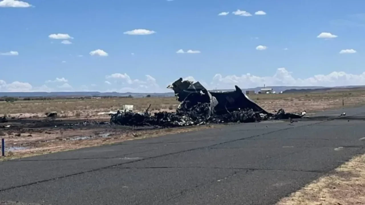 Navajo'da hasta transferi için havalanan uçak düştü, 4 kişi hayatını kaybetti.