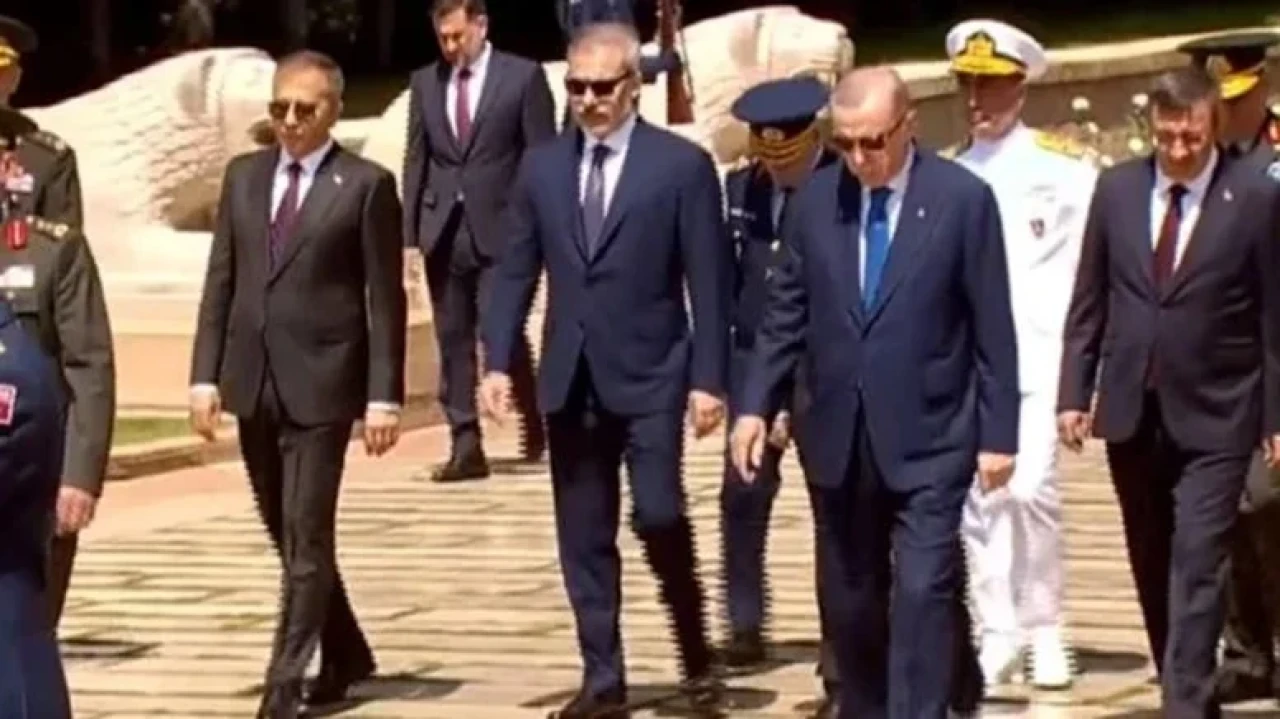 Erdoğan, Yüksek Askeri Şura öncesi Anıtkabir'de duygusal ziyaret gerçekleştirdi