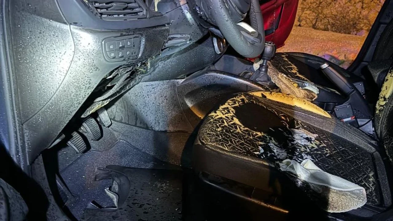 Kahramanmaraş'ta Araç Yangını Korku Dolu Anlar Yarattı, Sürücü Güvenle Kurtuldu