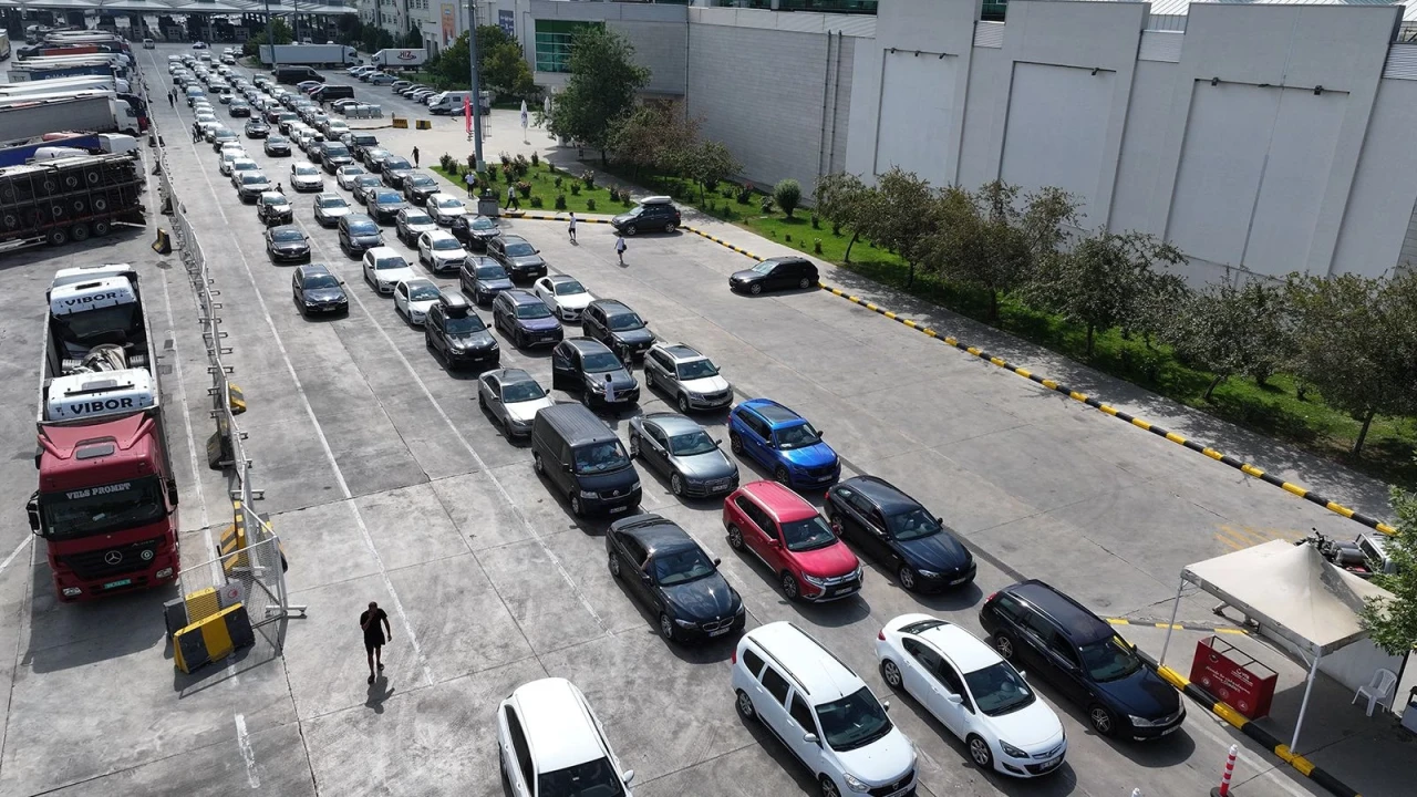Gurbetçiler, Kapıkule'den veda ederken hüzün dolu anlar yaşadı