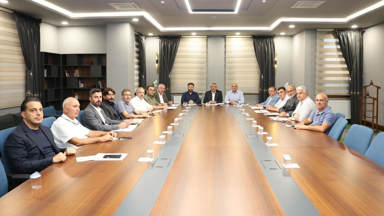 Rize'de Çay Sektörü Değerlendirme Toplantısı: Sorunlar ve Çözüm Önerileri Masaya Yatırıldı