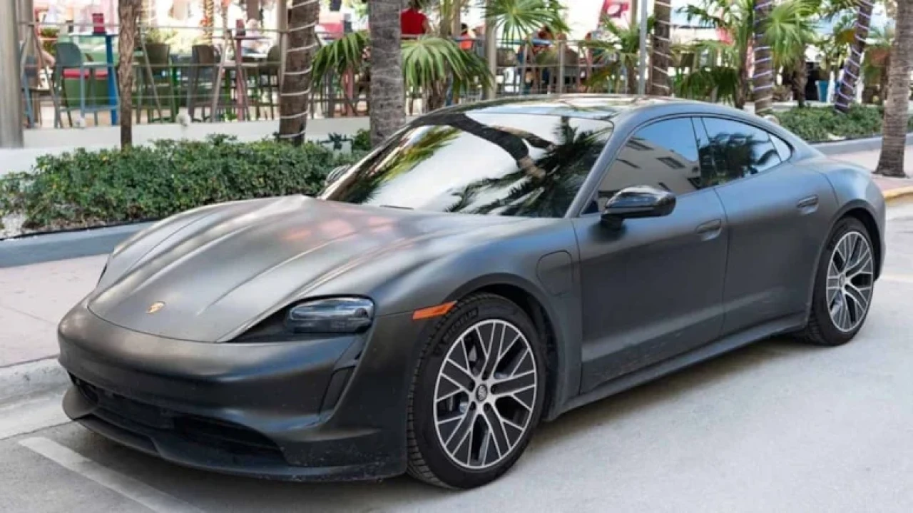 Almanya'da hız limitini neredeyse üç kat aşan sürücü, tartışmaları yeniden alevlendirdi!