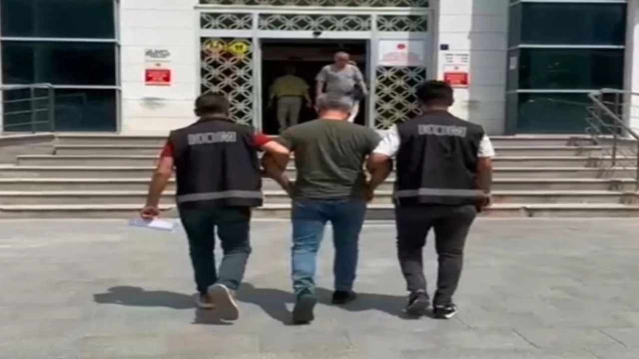 Kırşehir'de gazeteciye tehdit eden şahıs tutuklandı, silahlar ele geçirildi