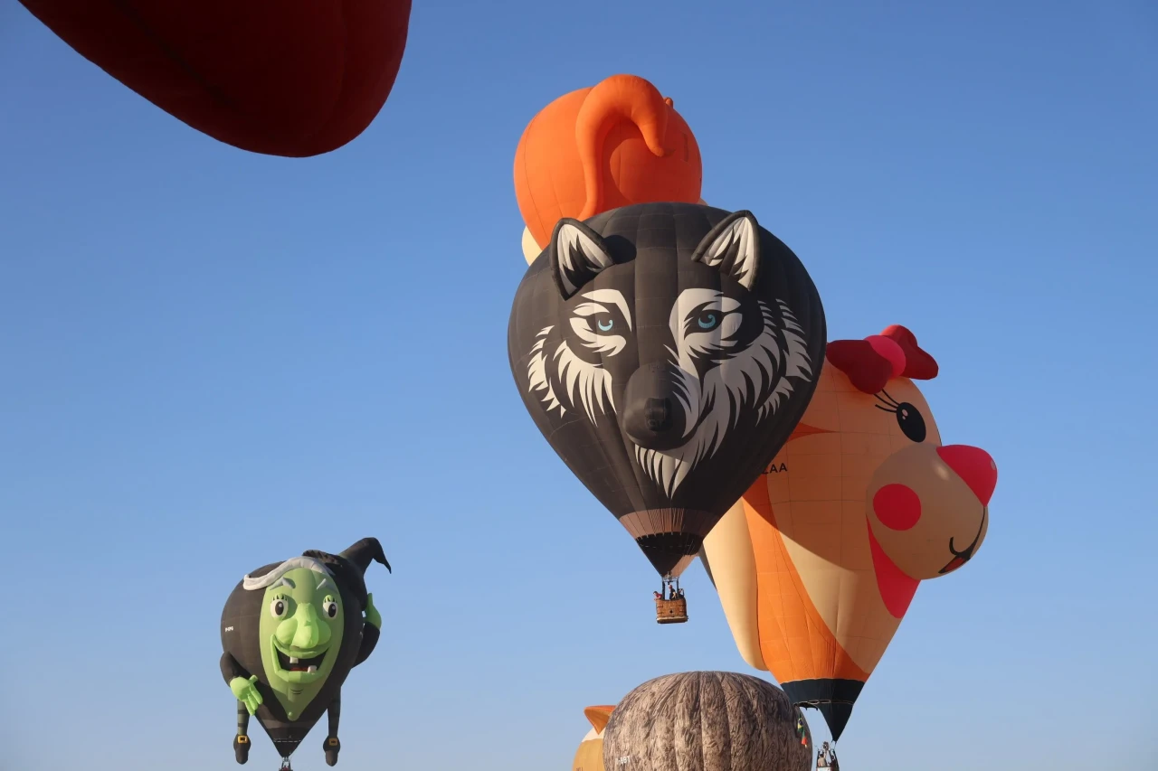 Kapadokya'da Uluslararası Balon Festivali, 27 ülkeden 38 balonla rekor katılımla gerçekleşti