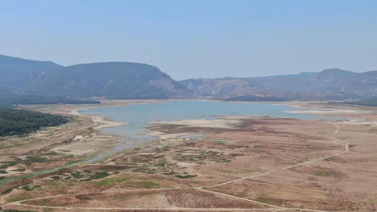 İzmir'deki Tahtalı Barajı'nda su seviyesi yüzde 8'e düştü, tarım krizi kapıda!