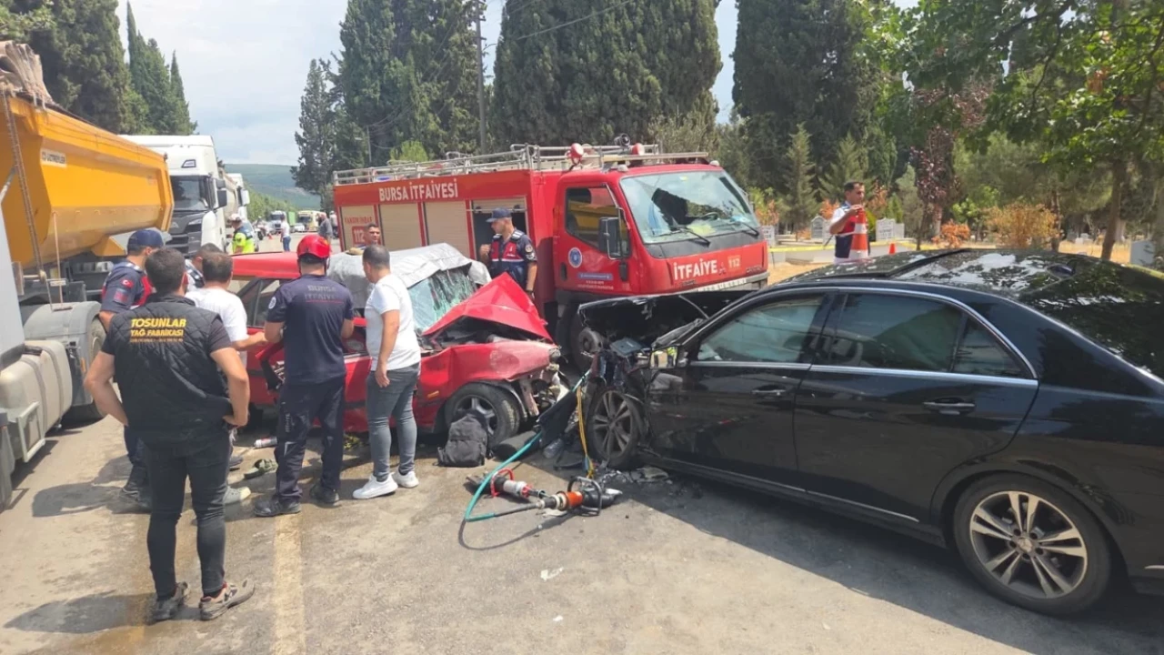 Yağışlı Hava Kazaya Neden Oldu: 1 Ölü, 4 Yaralı