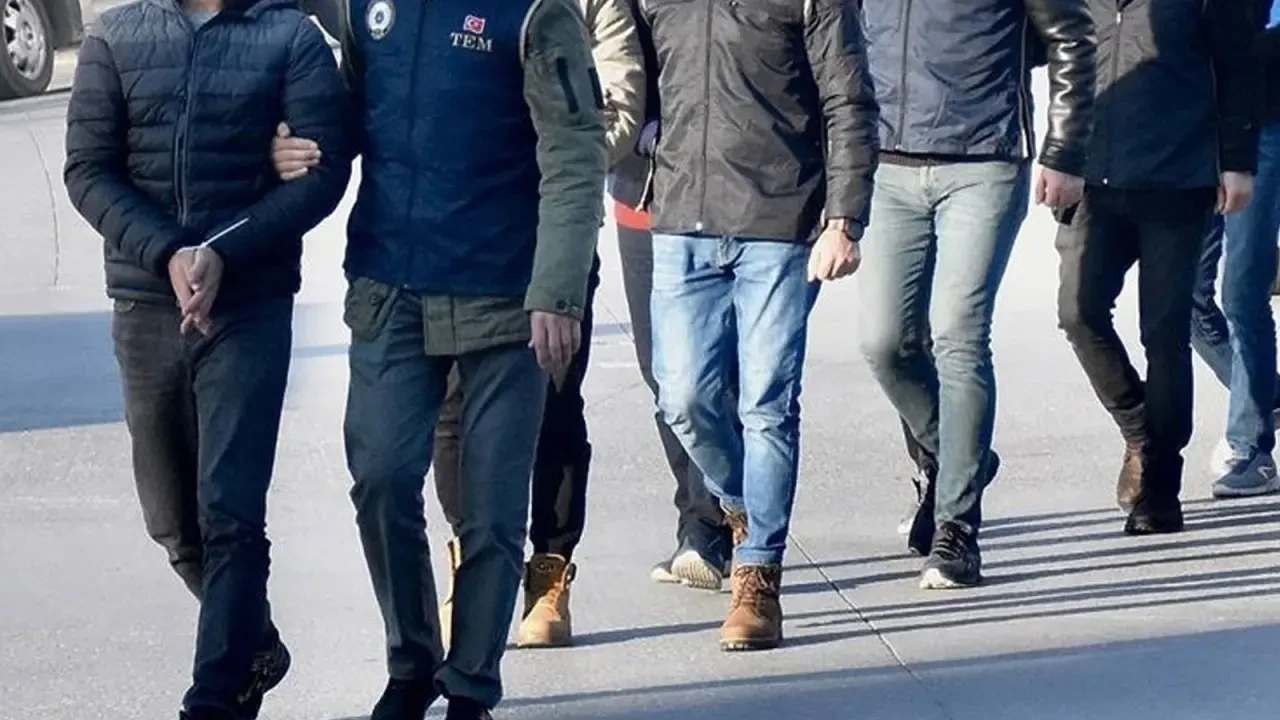 FETÖ operasyonlarında 49 şüpheli yakalandı, 39'u tutuklandı