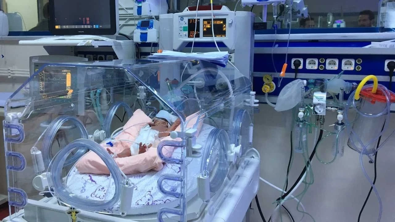 Aydın'da 800 gram doğan Göktürk bebek, 120 gün sonra aileye kavuştu, hayata tutundu!