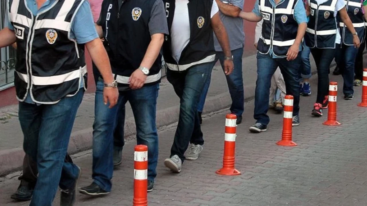 DEAŞ'a yönelik 14 ildeki operasyonlarda 26 şüpheli yakalandı, çok sayıda dijital materyal ele geçti