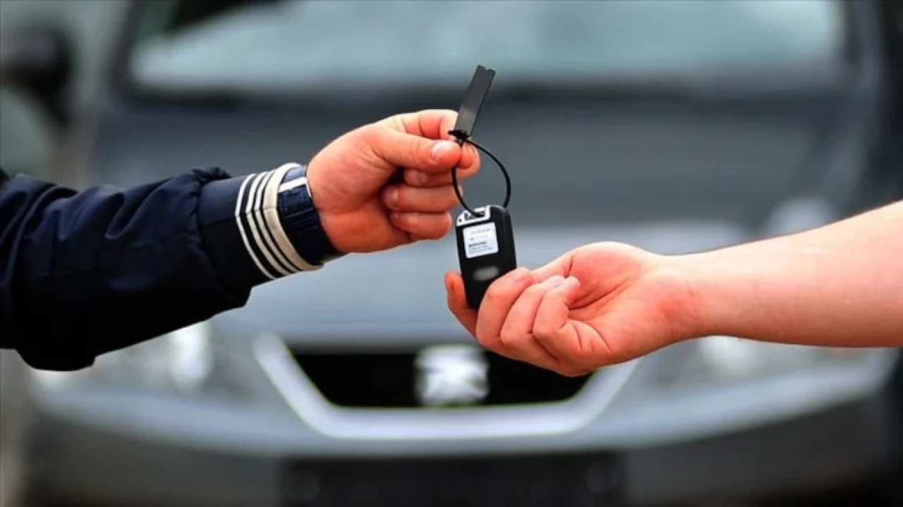 İkinci el araç fiyatları sıfırın gerisinde kalıyor: Araç alıcıları dikkatli olsun!