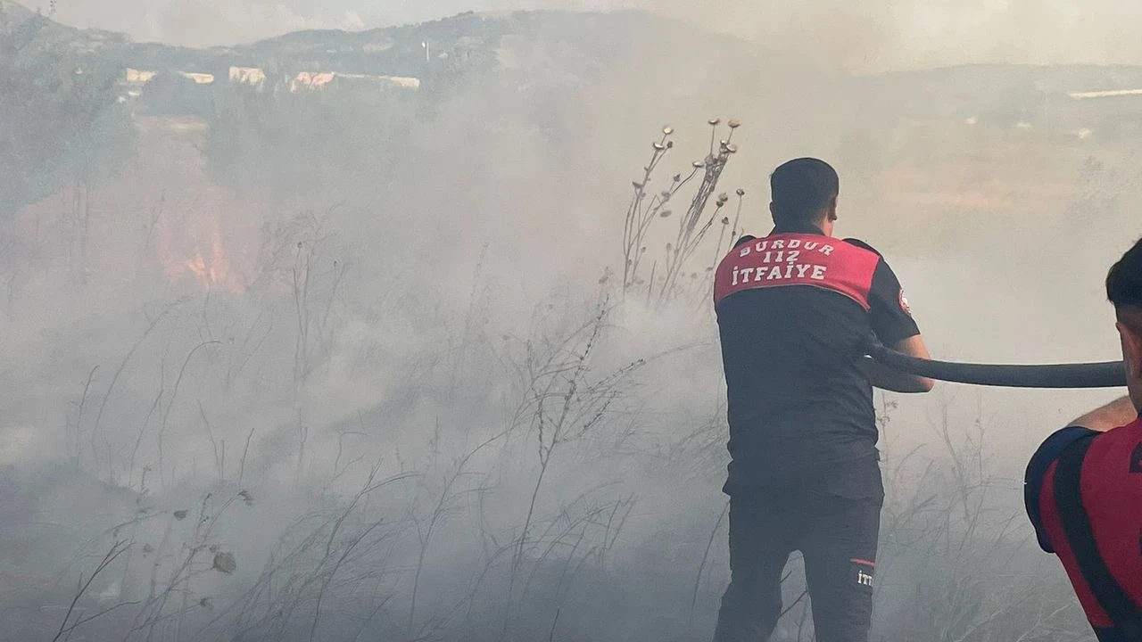 Burdur'da Arazi Yangını: 50 Dönüm Alan Yok Oldu, Soruşturma Başlatıldı