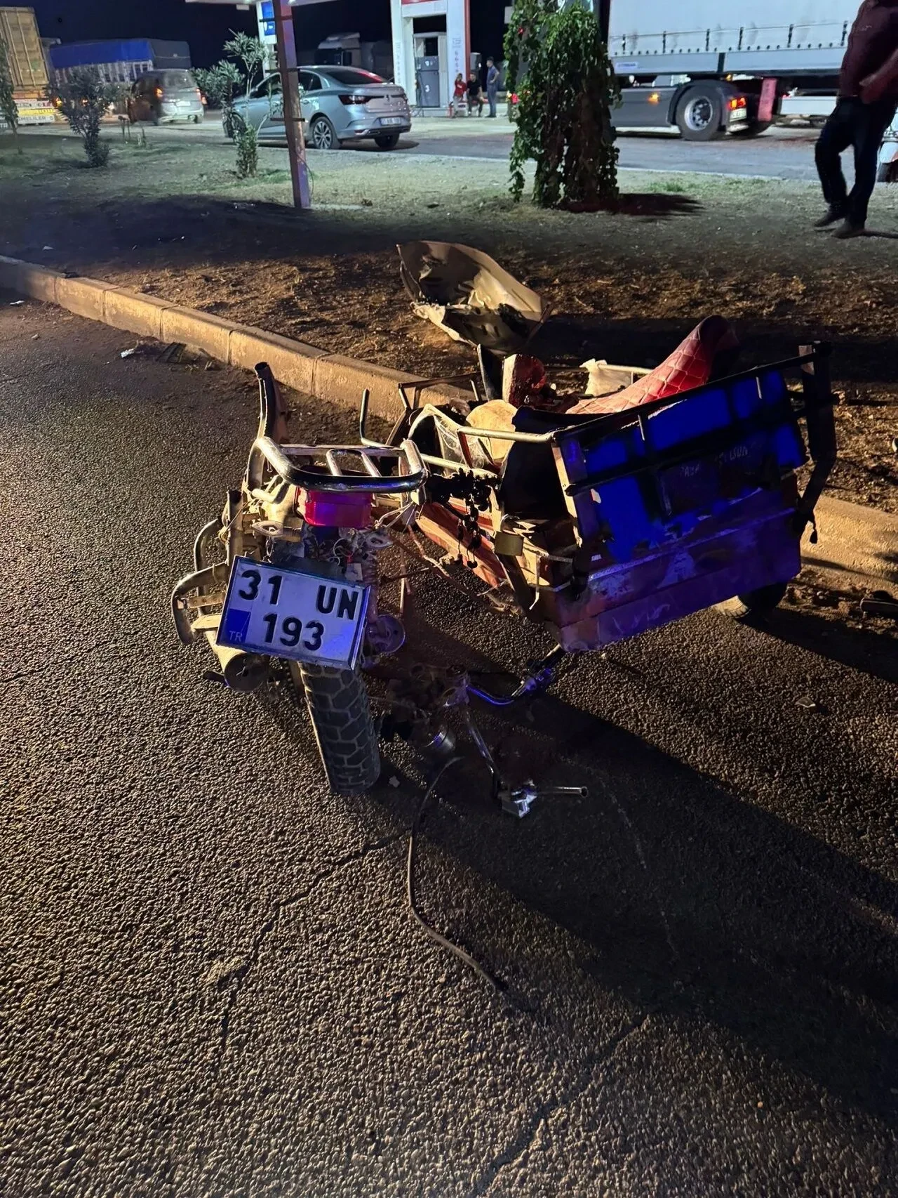 Hatay'da trafik kazasında 6 kişi yaralandı, ortalık savaş alanına döndü