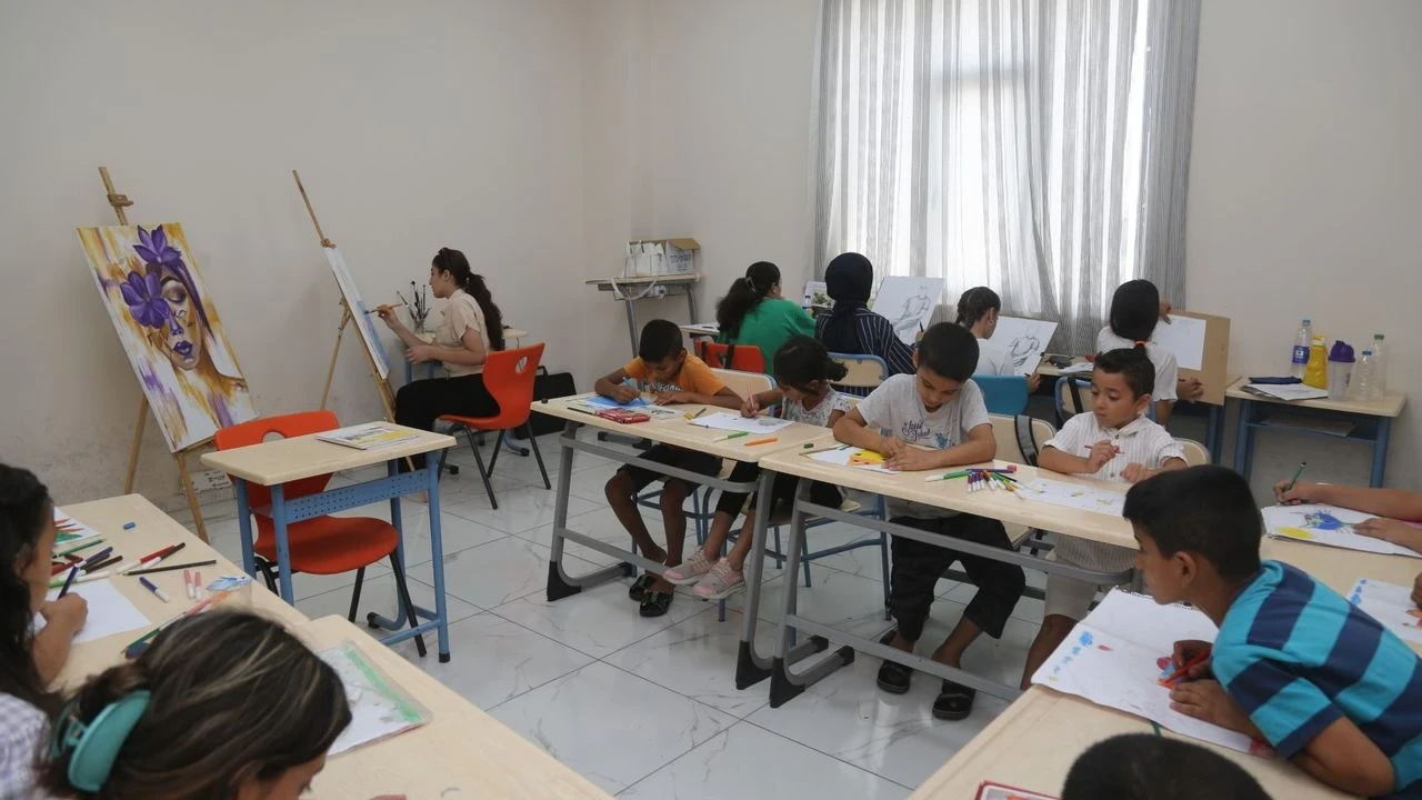 Eyyübiye'de Yaz Programına Resim Kursu eklendi, gençler yeni beceriler kazanıyor!