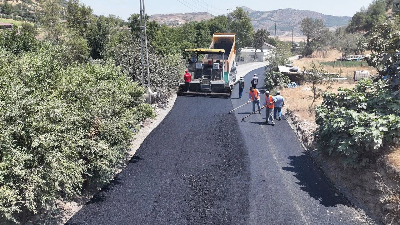 Dönüklü Mahallesi'nde Azerbaycan Caddesi Yenileniyor, Ulaşım Konforu Artıyor