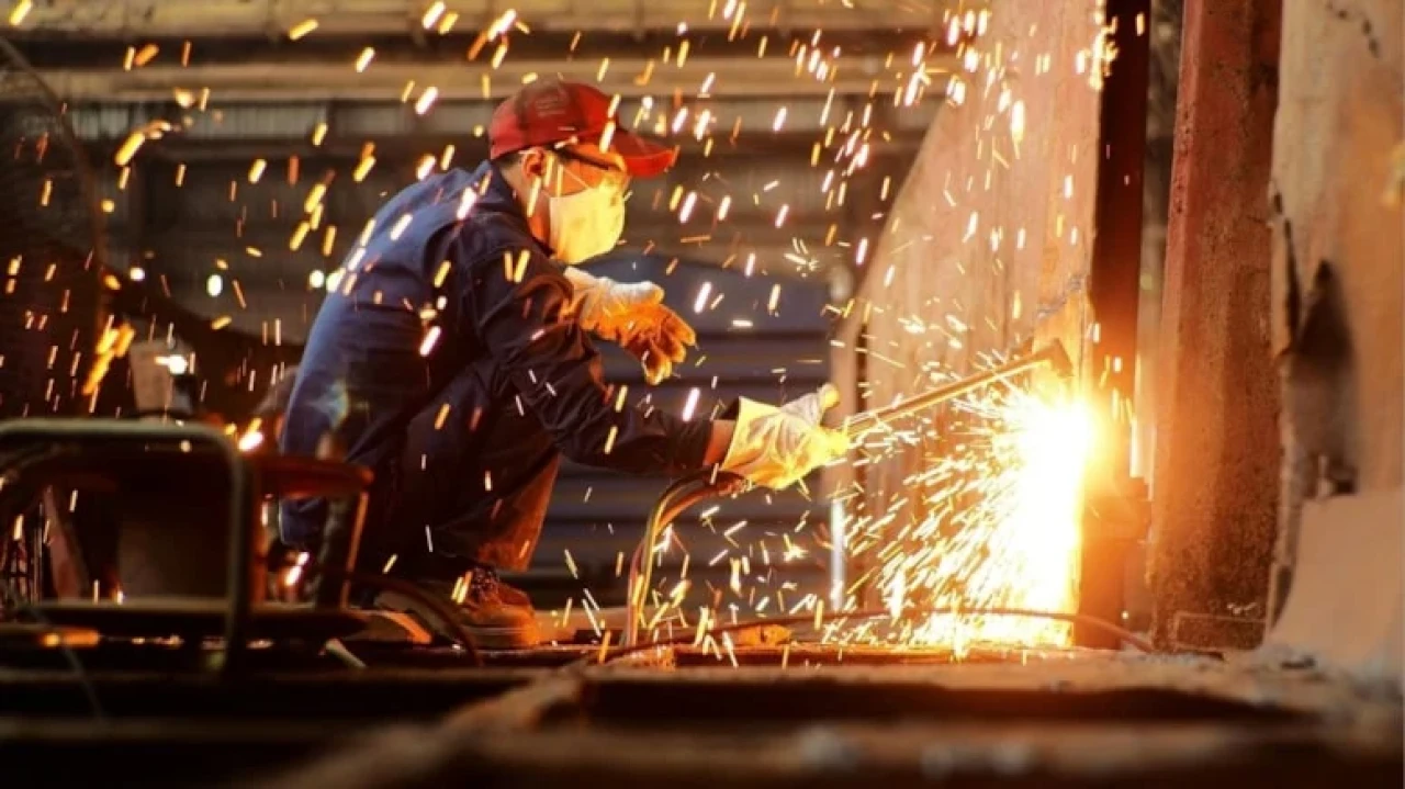 Türkiye İmalat Sanayi Temmuz'da Daralmaya Devam Etti: 16. Ayda PMI 45,9'a Düştü