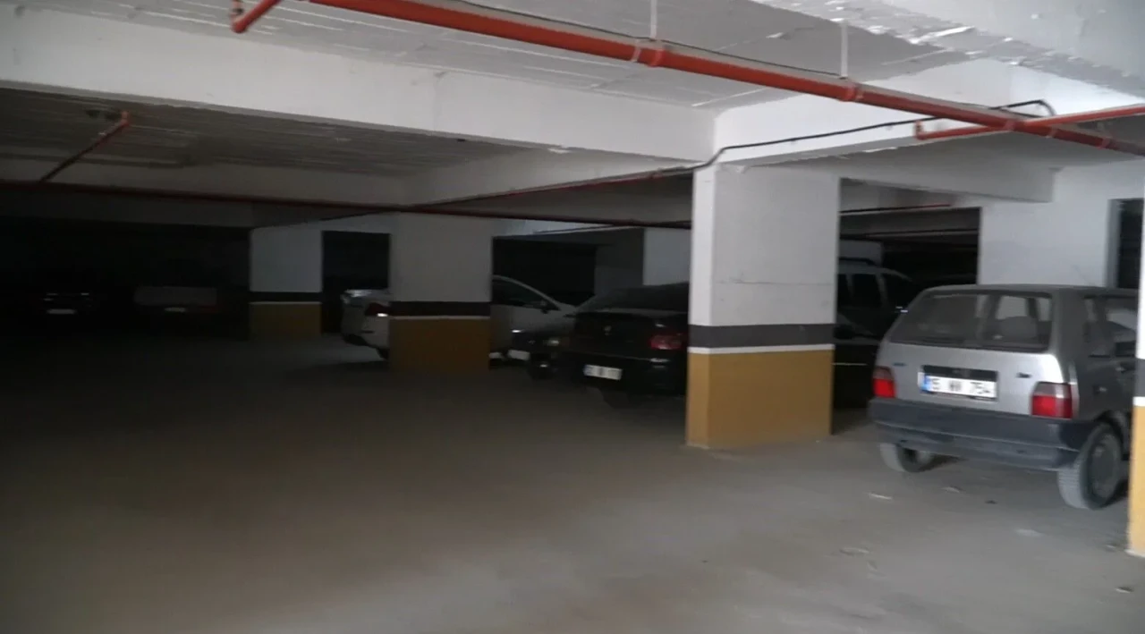 İsparta'da kiracı, park halindeki araçları zarar vererek paniğe neden oldu