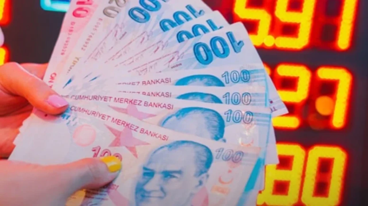 Ekonomi yönetimi, enflasyon için kur artışını kontrol altına almayı hedefliyor.