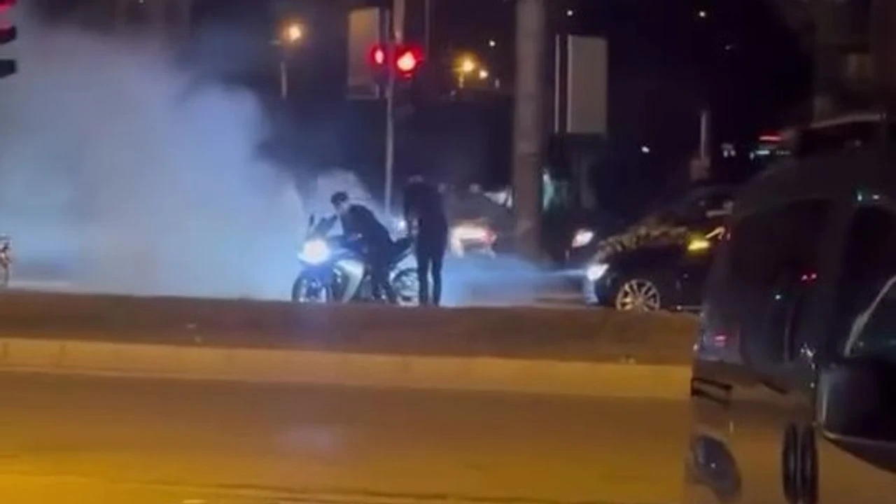 Hatay'da Düğün Konvoyunda Motosikletli Tehlikeli Gösteri Kamerada!