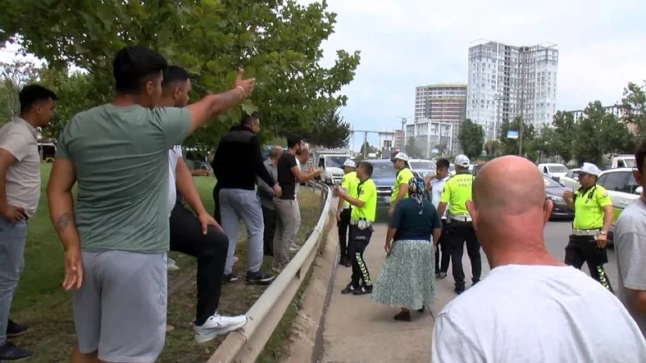 Kartal'da Zincirleme Kaza: Yardım Eden Panelvan, Arkadan Gelen Araçlarla Çarpıştı