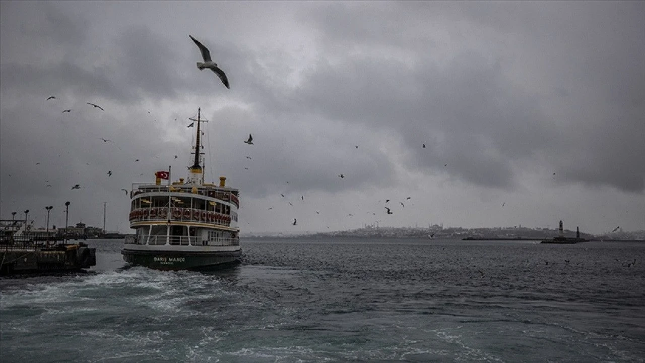 İstanbul'da sıcaklık artarken, fırtına ve sağanak yağışlar vatandaşları uyarıyor