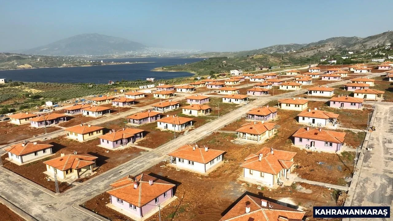 Türkiye'de 11 şehirde 453 bin konut inşaatı: AK Parti'nin büyük yapı hamlesi sürüyor