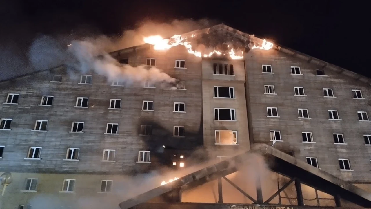 Kartalkaya'da otel yangını sonrası 32 sanığa hapis cezası istemi, duruşma 22 Eylül'e ertelendi.