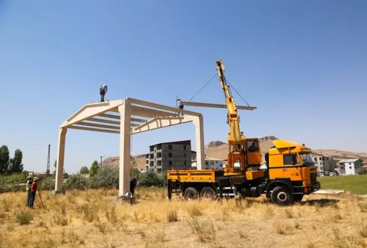 Van Büyükşehir Belediyesi’nden Kaçak Yapı ve İşgal Edilen Alanlara Müdahale