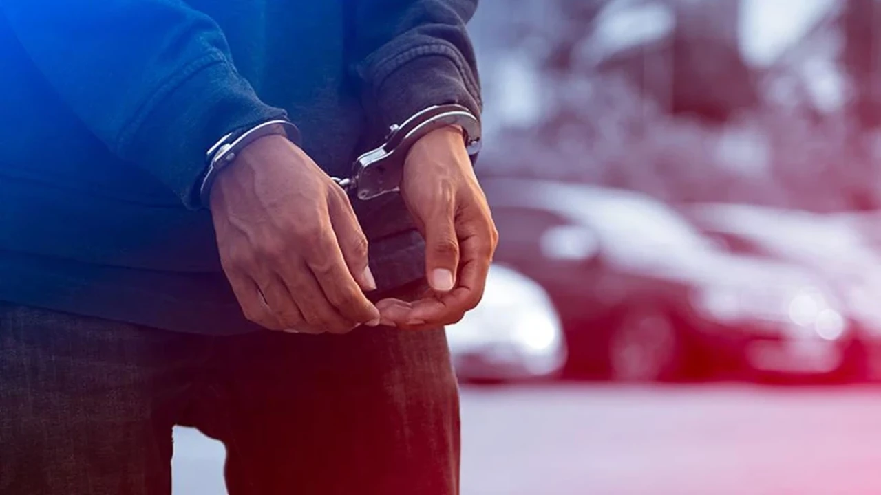 İstanbul'da suç örgütlerine operasyon: 19 zanlı yakalandı, silah ve uyuşturucu ele geçirildi