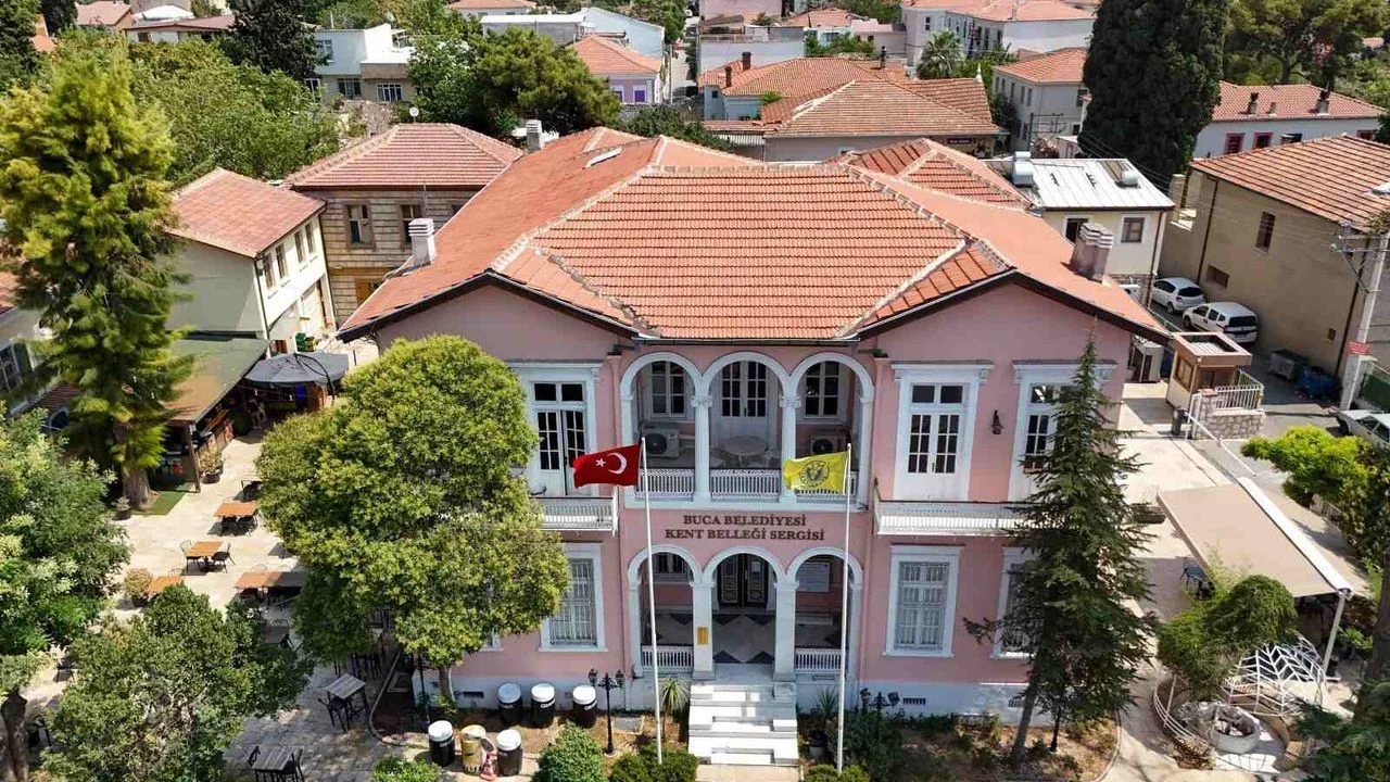 Buca'da Kent Belleği Sergisi geçmişin izlerini Pembe Köşk'te yaşatıyor