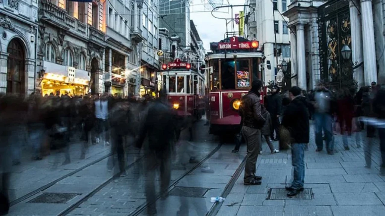 Ekonomik Kriz Anketi: Her 10 Katılımcıdan 2'si İktidara Oy Vermekten Vazgeçiyor