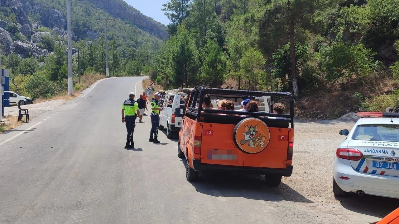 Alanya'da Safari Araçlarına Sıkı Denetim: 19 Araca Ceza Kesildi