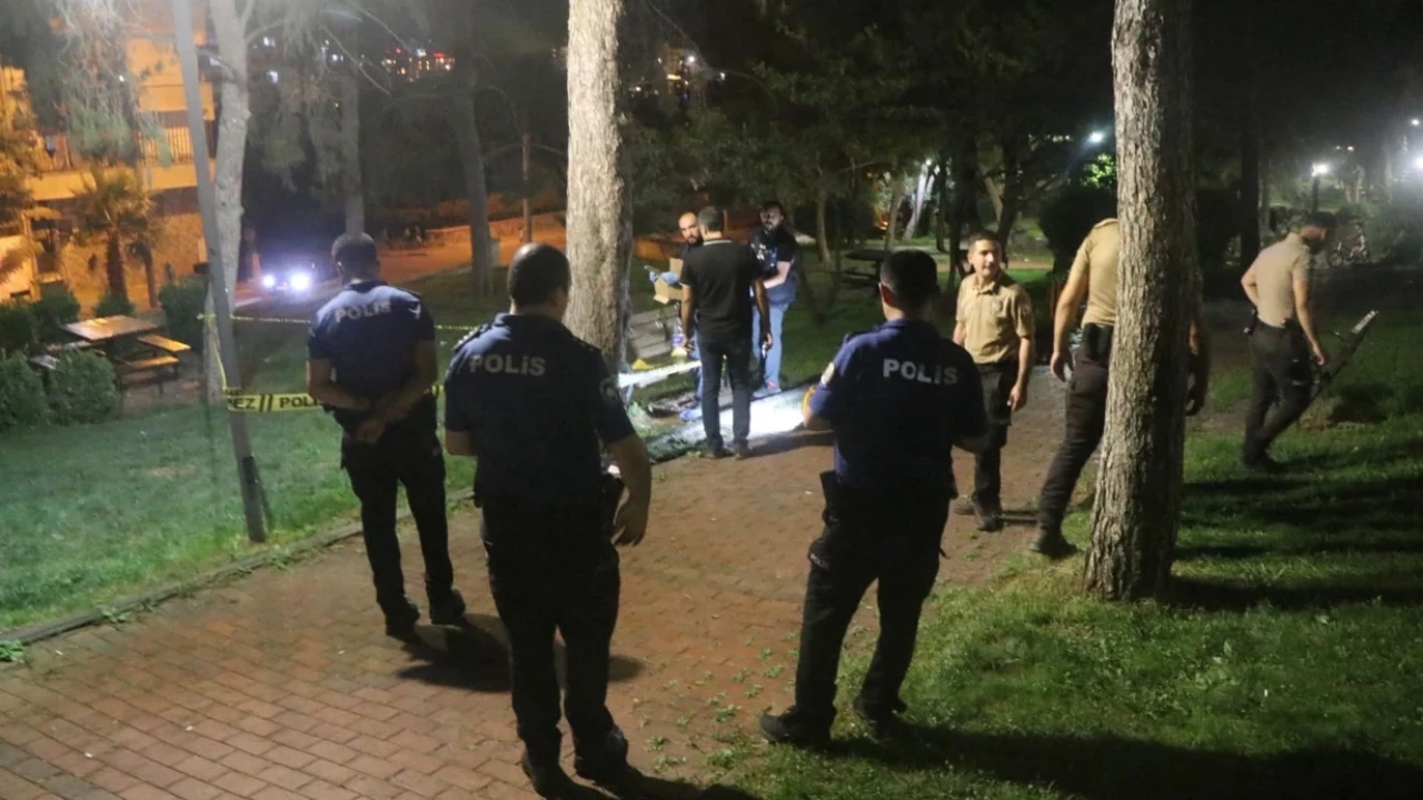 Şanlıurfa'da Parkta Bıçaklı Kavga: Genç Adam Hayatını Kaybetti