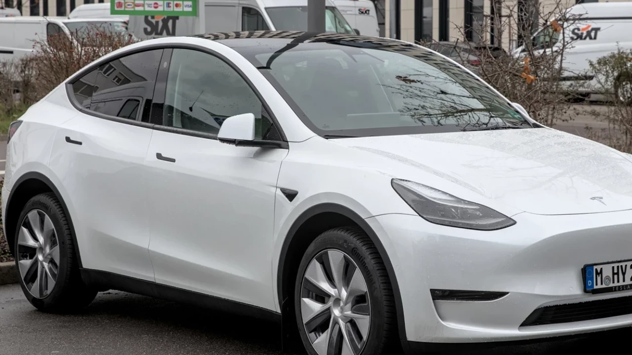 Tesla Model Y fiyatları güncellendi, araç satışları 6-7 Ağustos'ta yeniden başlıyor.