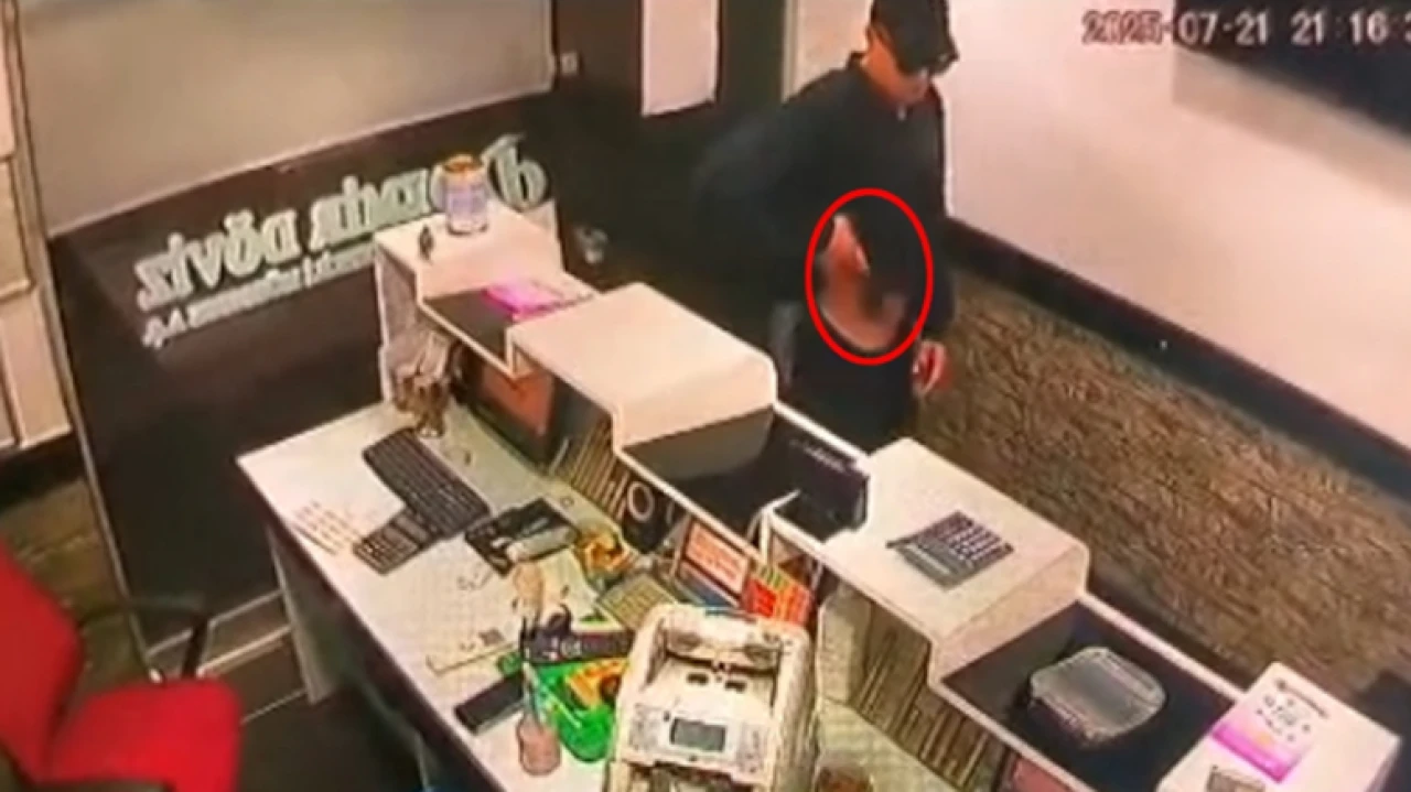 Döviz bürosunda silahlı soygun girişimi: Oyuncak tabancayla yakalanıp tutuklandı