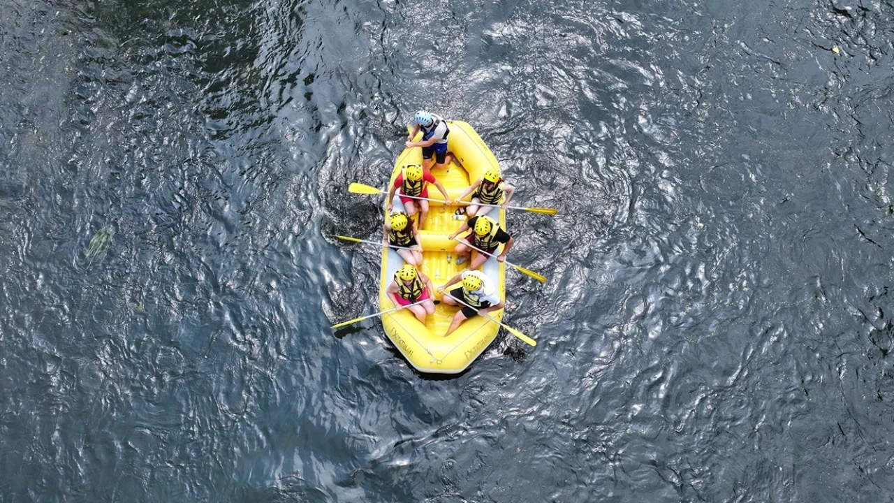 Düzce'de Rafting Tutkunları Sıcak Havalarda Adrenalin Arıyor