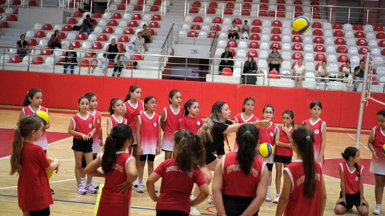 Bayraklı'da Yaz Spor Okulları'na 3 bin 77 kayıt, herkes için spor fırsatı sunuyor