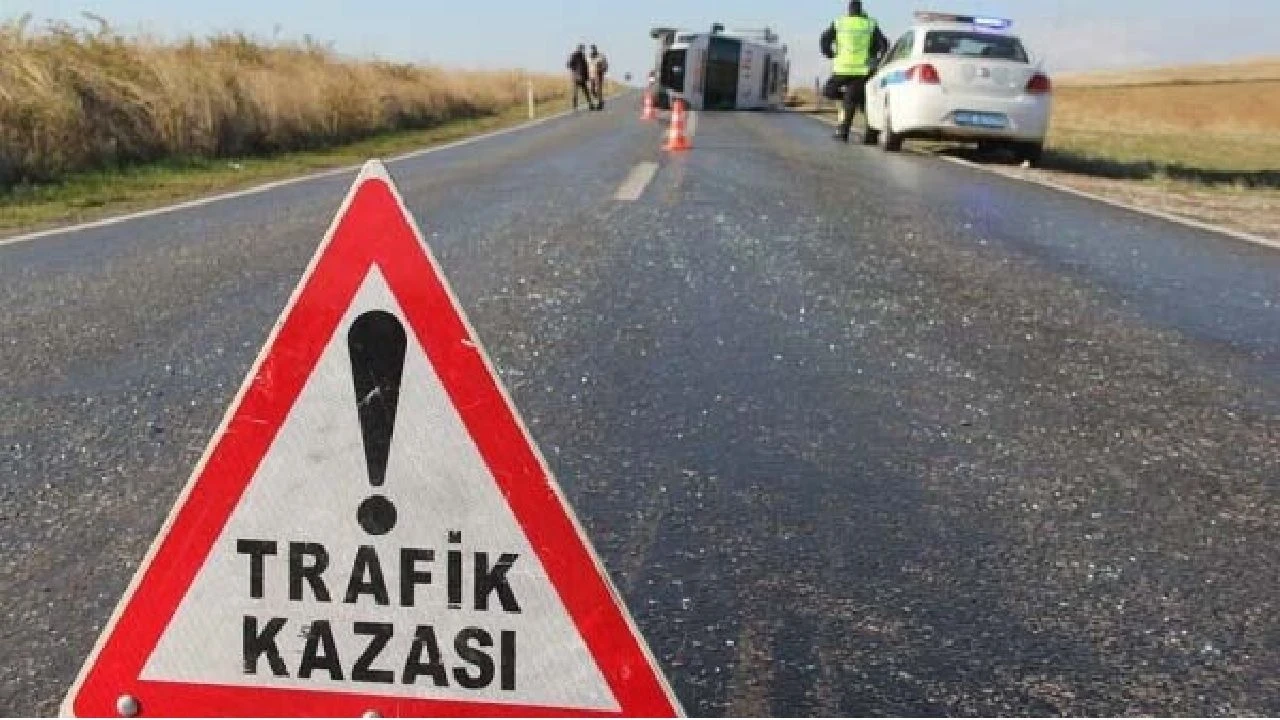 Kahramanmaraş'ta Tırın Kamyona Çarpmasıyla Feci Kaza: Sürücü Kurtarıldı
