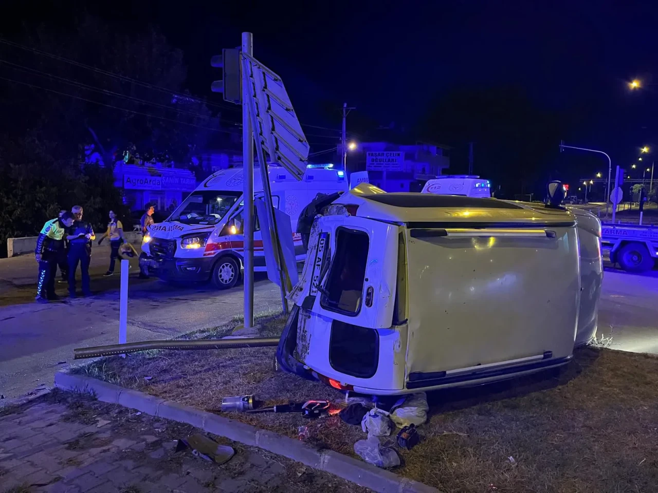 Amasya'da ambulansla hafif ticari araç çarpıştı, 5 kişi yaralandı